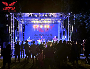 Seattle USA Outdoor Concert Using Sinoswan ST80 mobile hydraulic stages